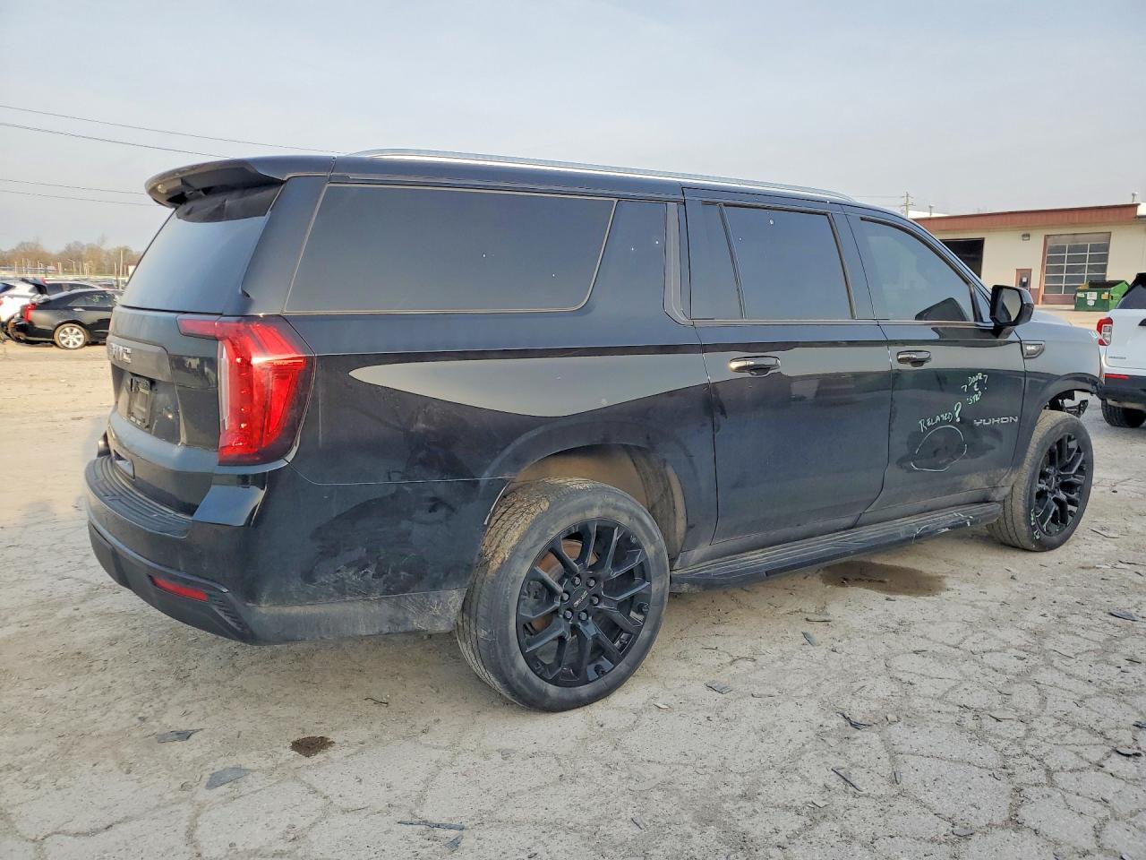 2023 GMC Yukon Xl K1500 Sle - Image 3