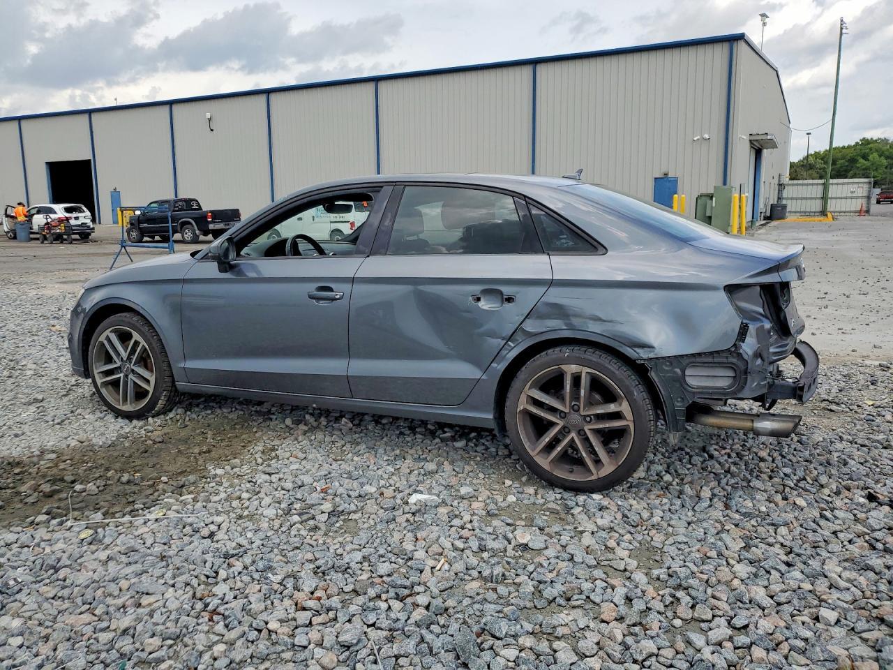 2017 Audi A3 Premium - Фото 2