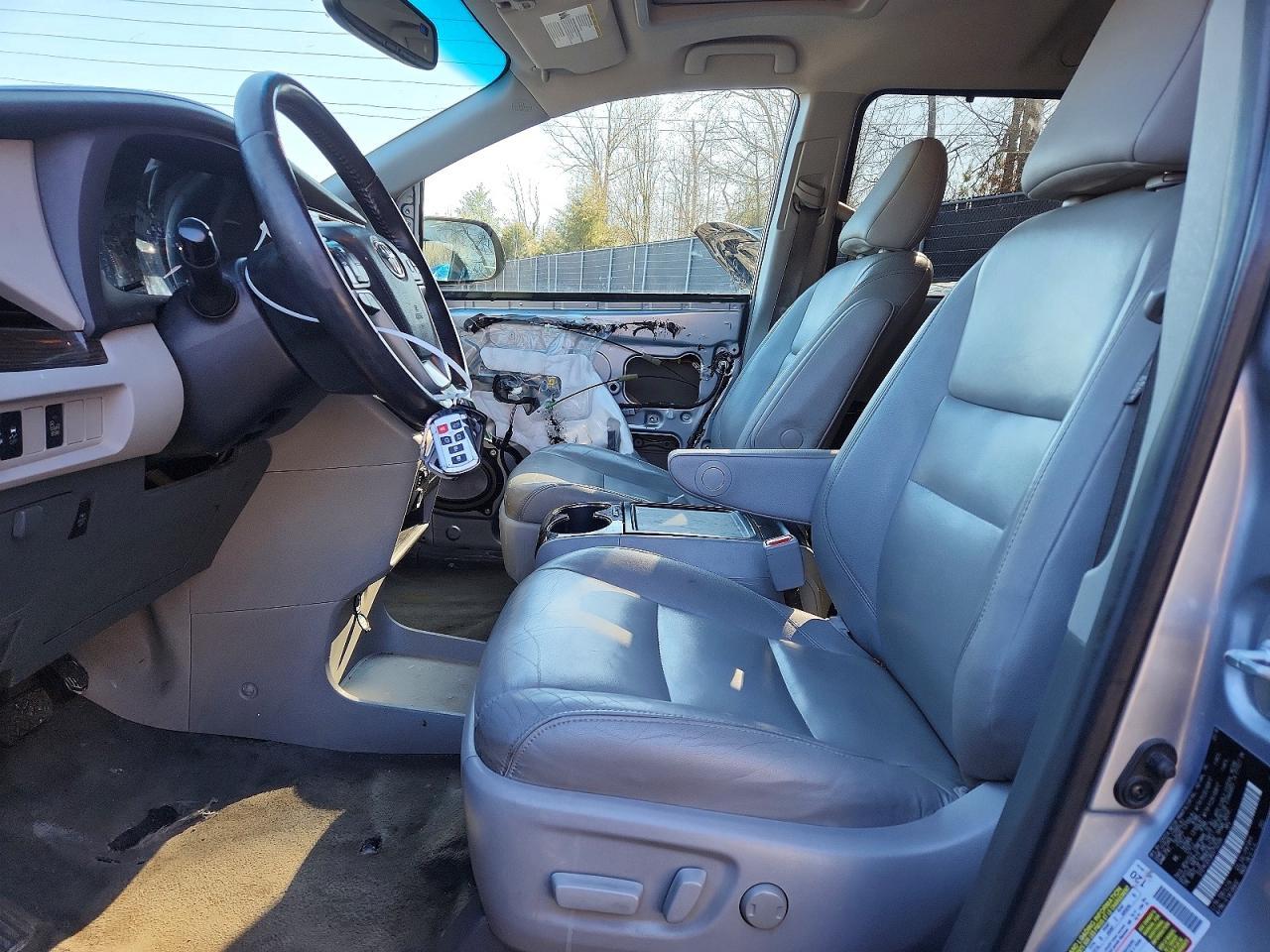 2016 Toyota Sienna Xle 8-Passenger - Фото 7