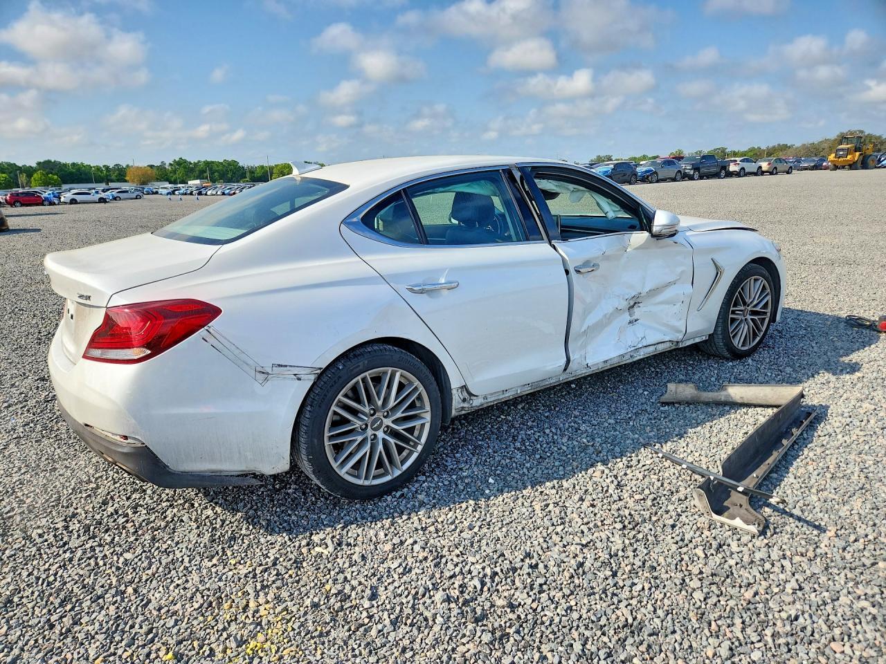 2021 Genesis G70 2.0T - Image 3
