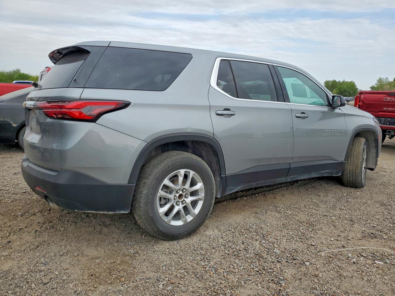 2023 Chevrolet Traverse Ls - Фото 3