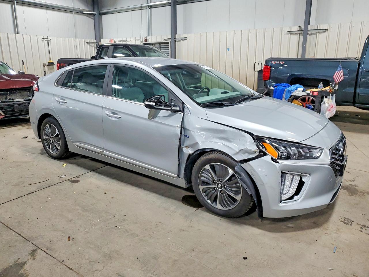 2020 Hyundai Ioniq Plug-In Hybrid Sel - Image 4