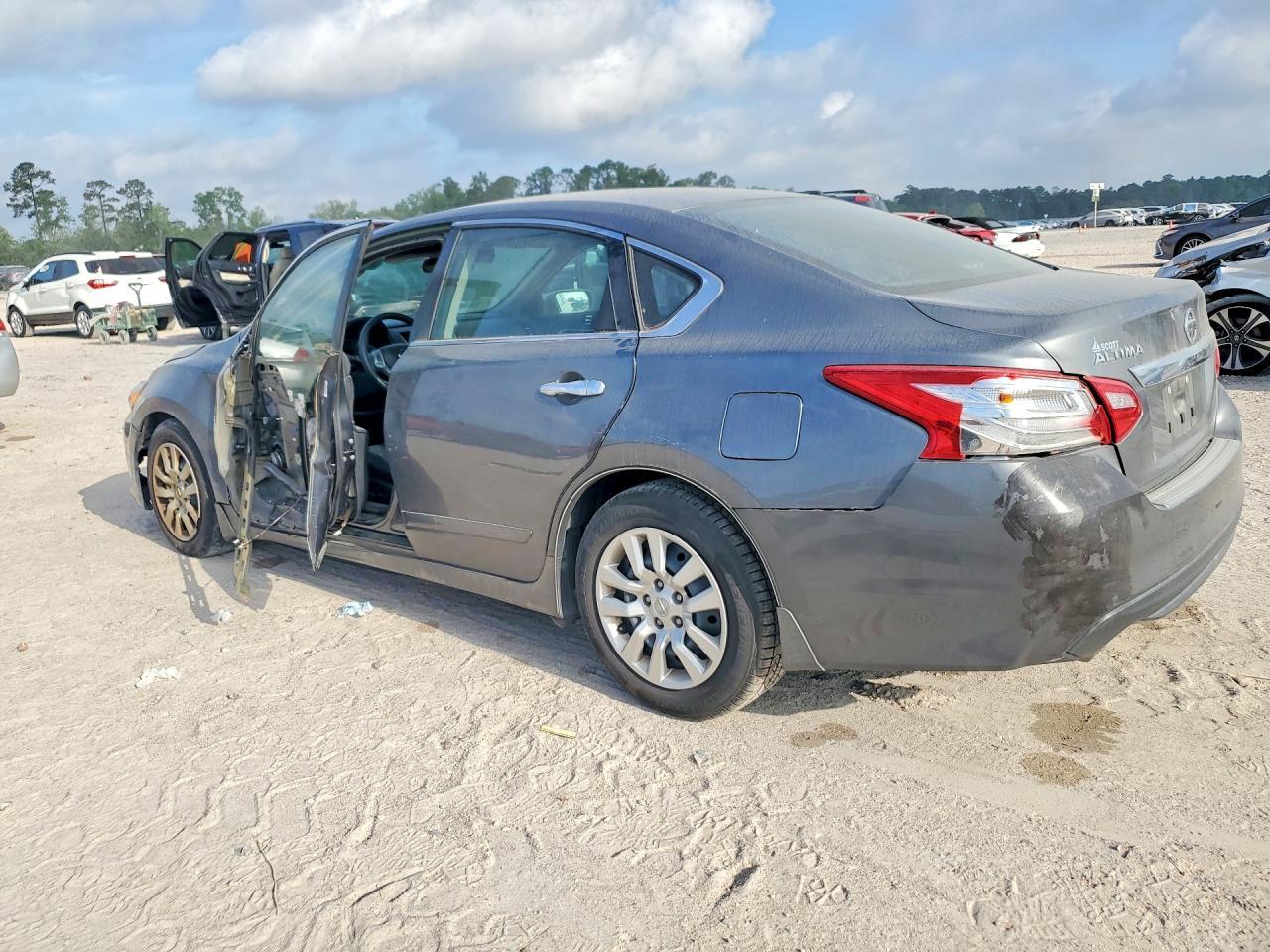 2017 Nissan Altima 2.5 S - Фото 2