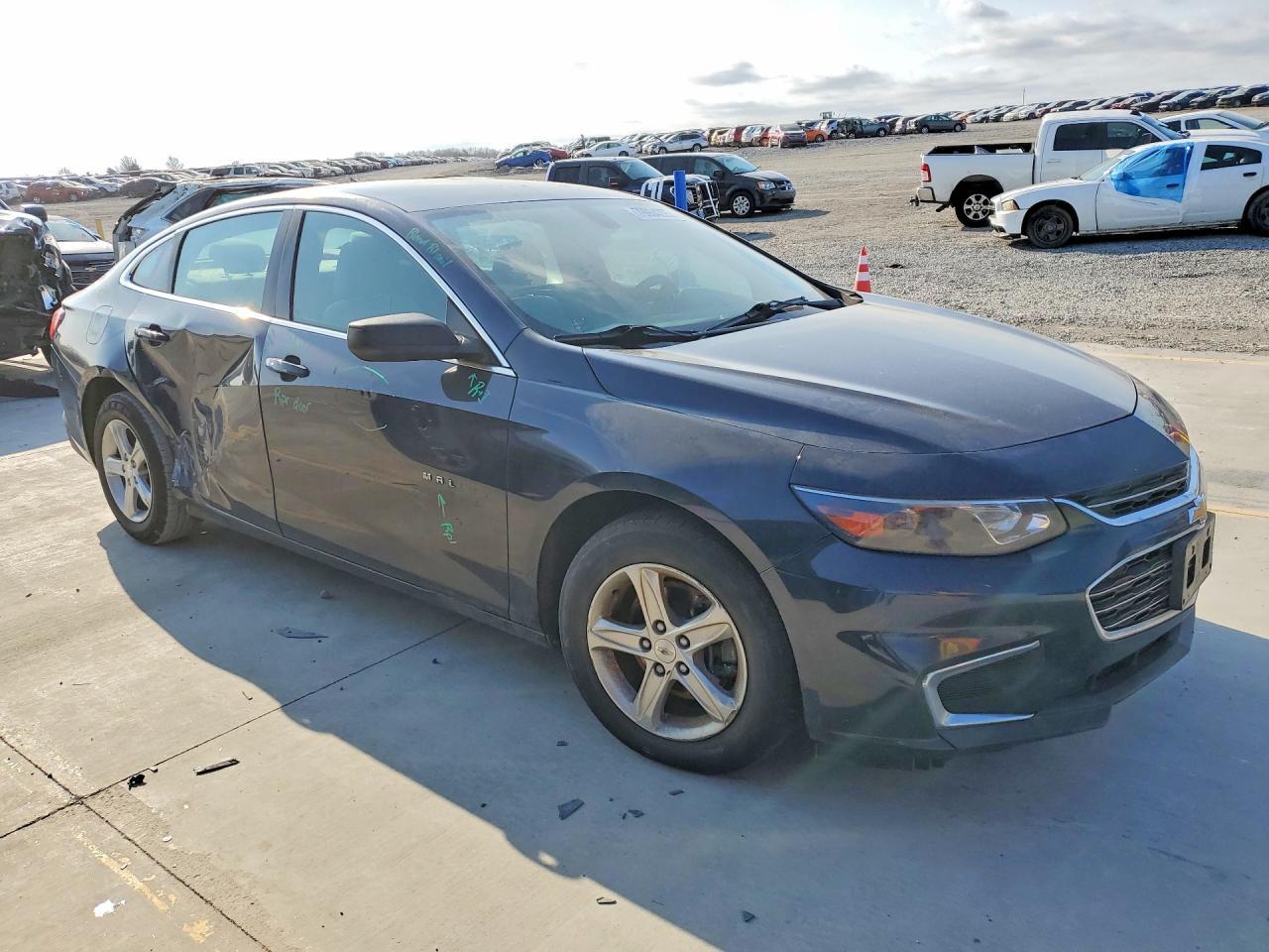 2017 Chevrolet Malibu Ls - Фото 4