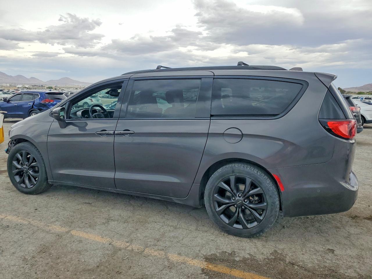 2018 Chrysler Pacifica Limited - Фото 2