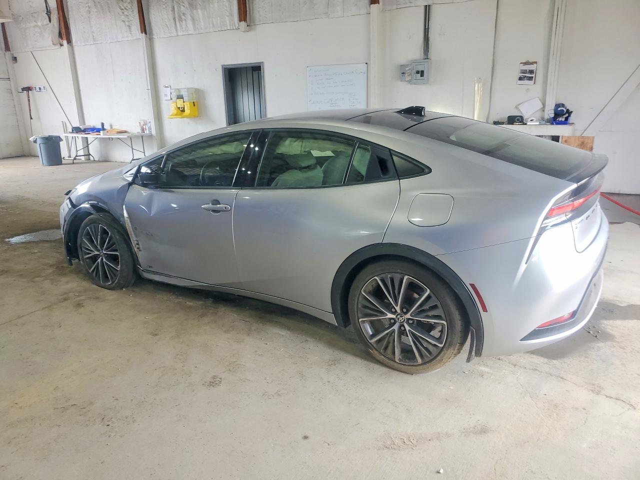 2024 Toyota Prius - Фото 2