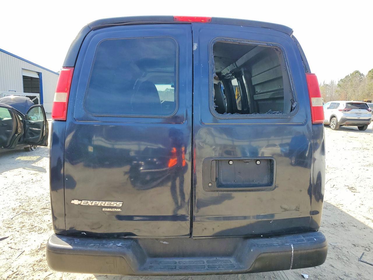 2014 Chevrolet Express 2500 Cargo Utility / Service Van - Image 6