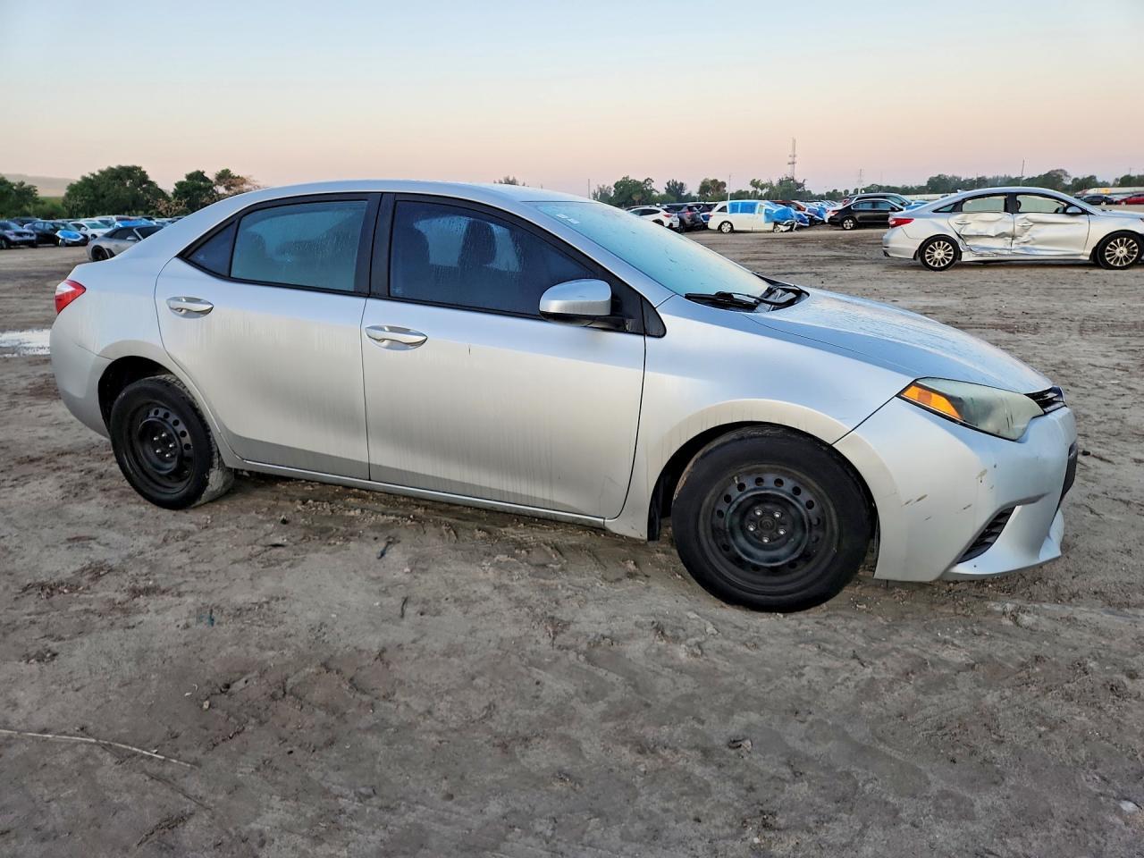 2015 Toyota Corolla Le - Фото 4