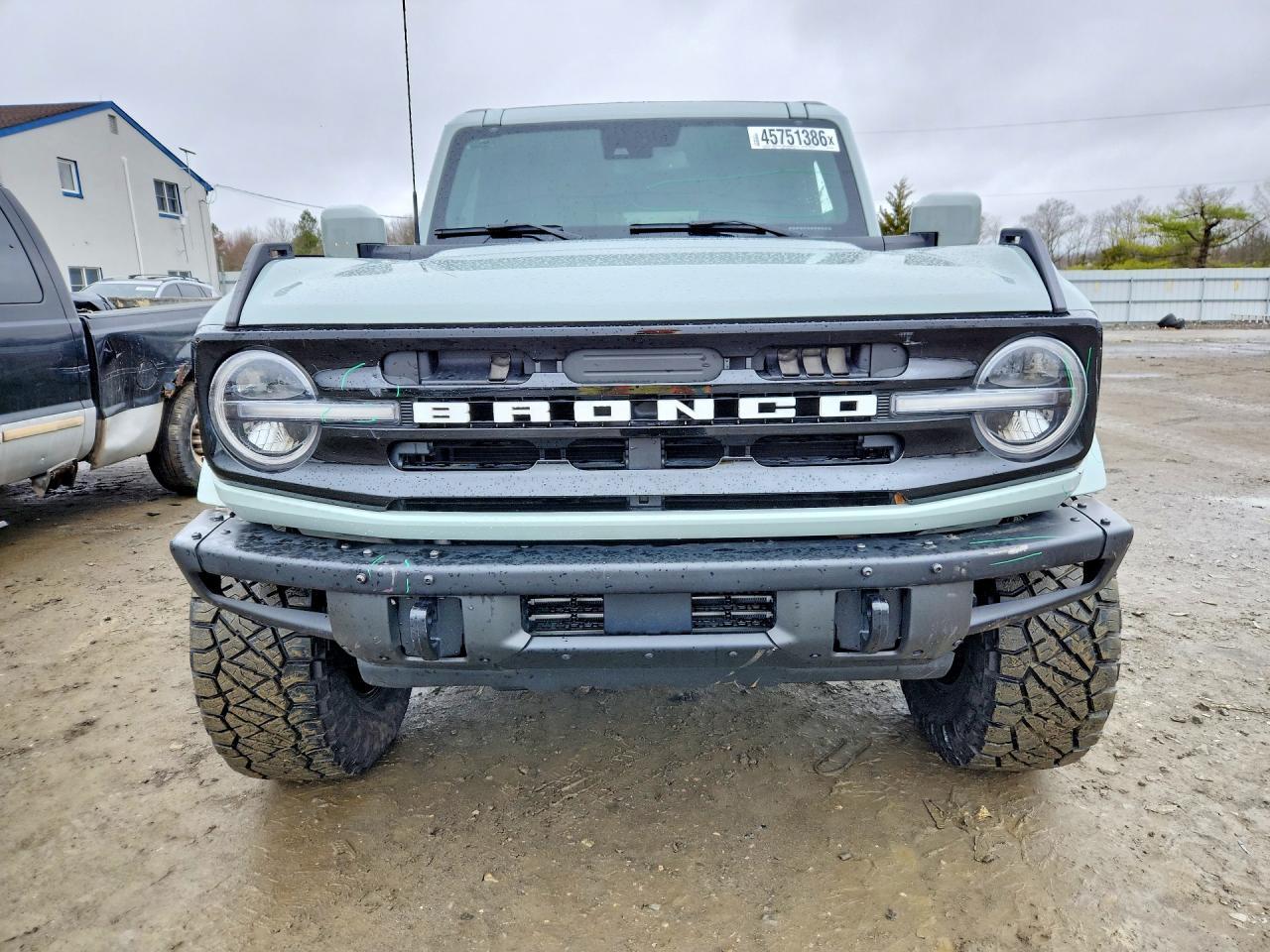 2024 Ford Bronco Outer Banks - Image 5