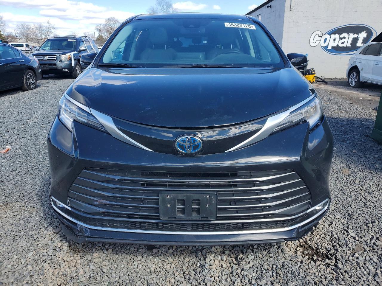 2022 Toyota Sienna Limited 7-Passenger - Фото 5