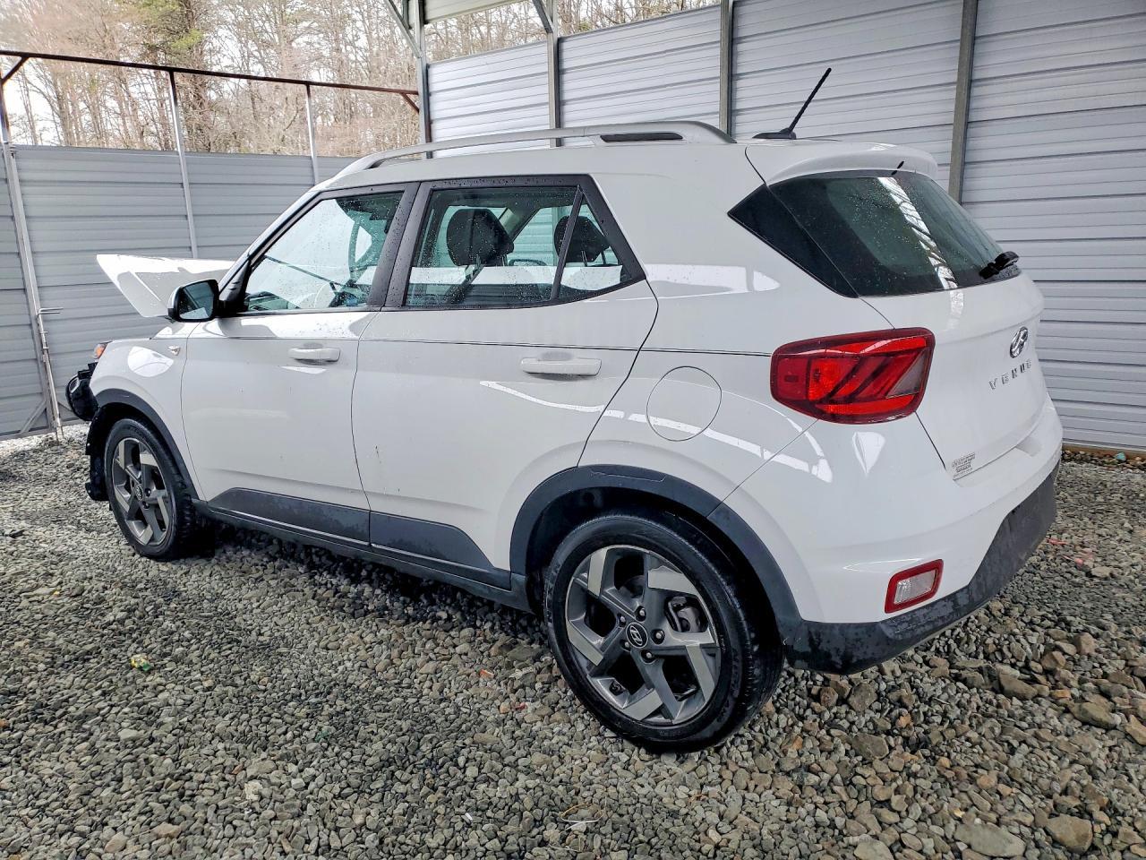 2023 Hyundai Venue Sel - Image 2