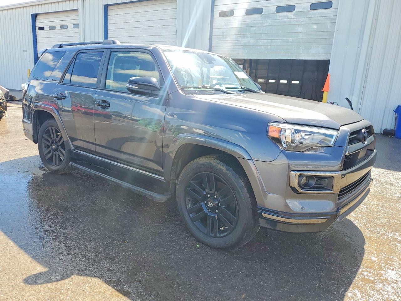 2021 Toyota 4Runner Nightshade Edition - Фото 4