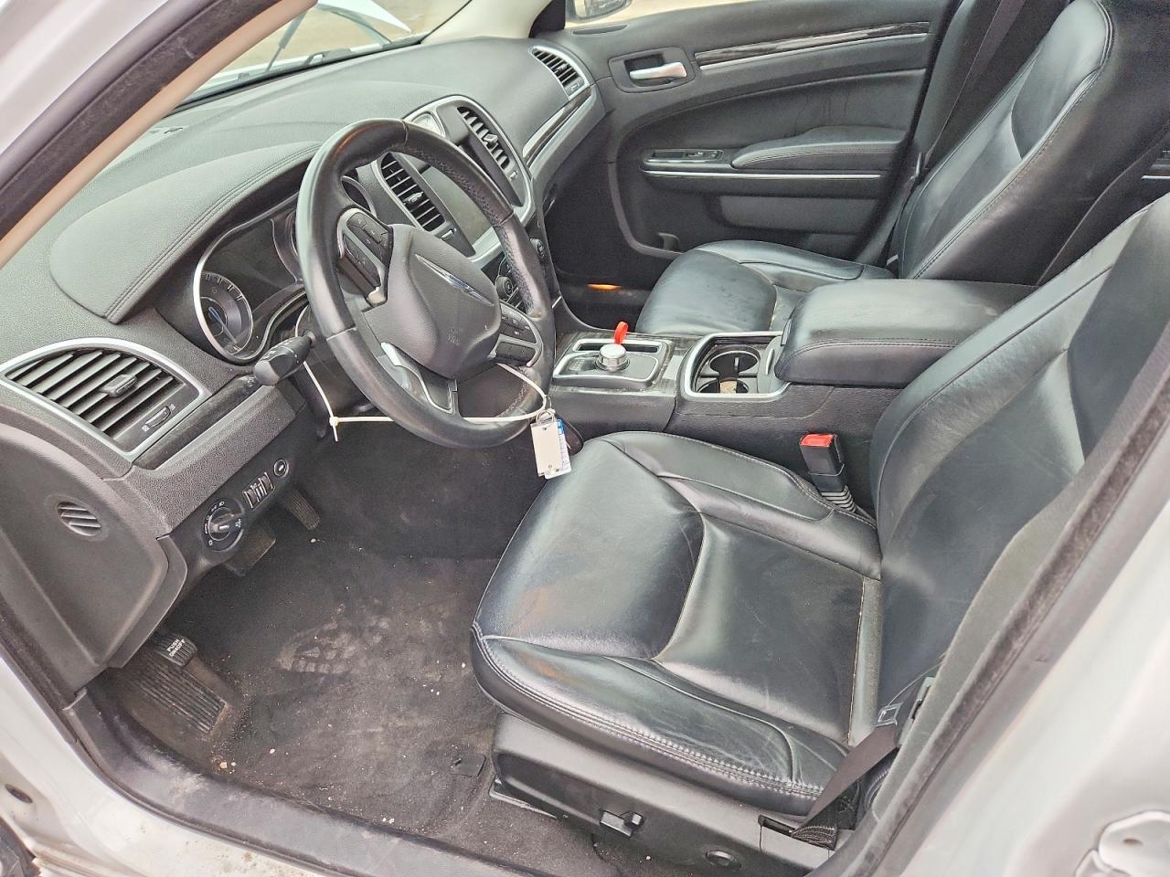 2016 Chrysler 300 Limited - Image 7