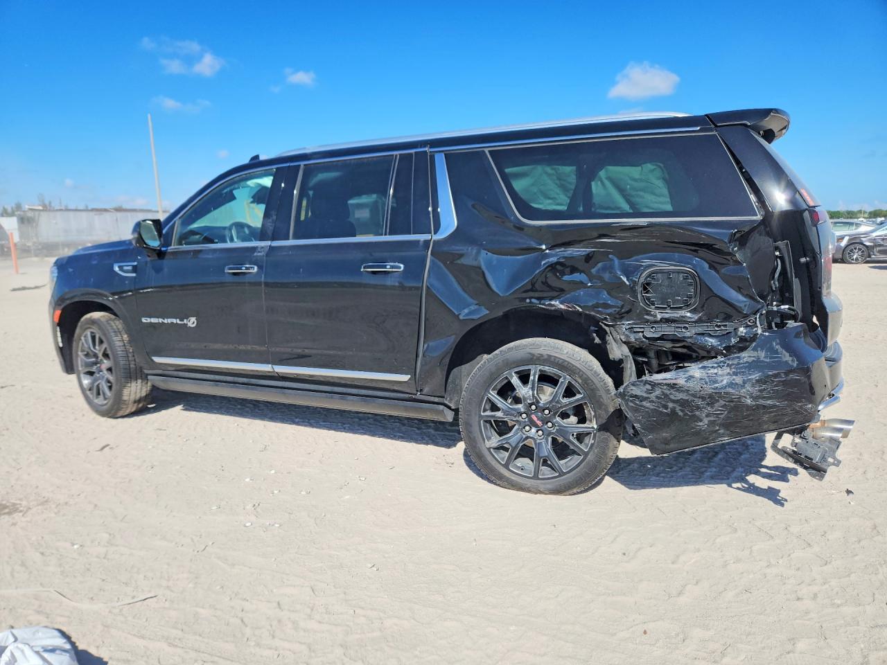2023 GMC Yukon Xl Denali - Фото 2