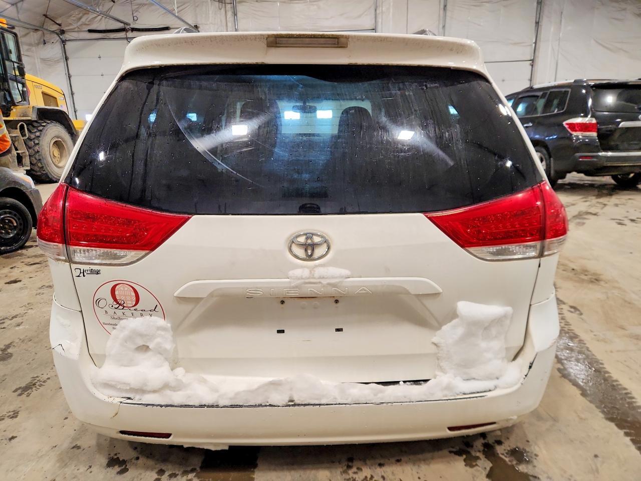 2011 Toyota Sienna Le - Image 6