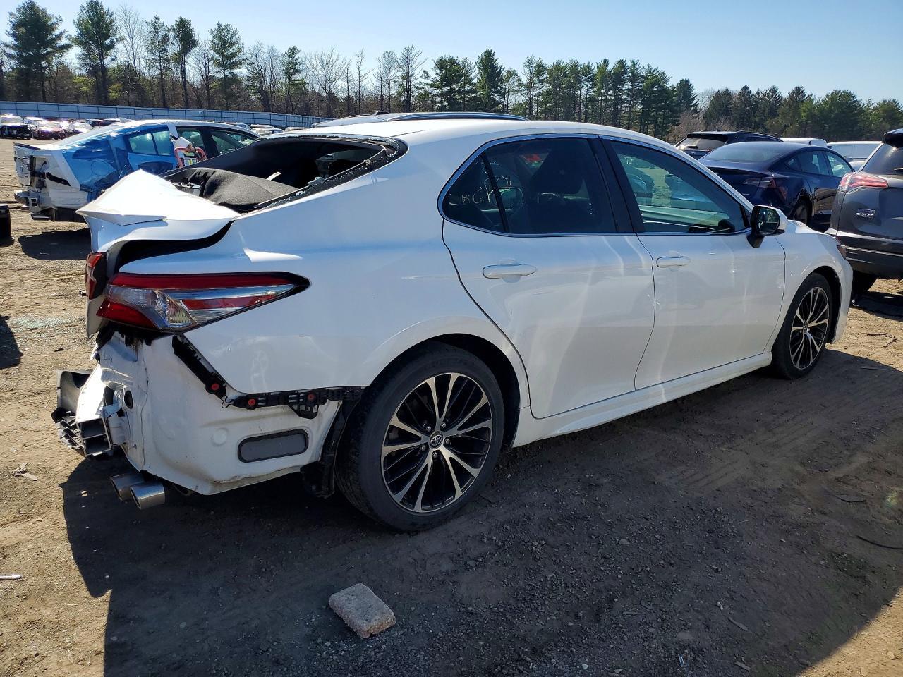 2018 Toyota Camry Se - Фото 3