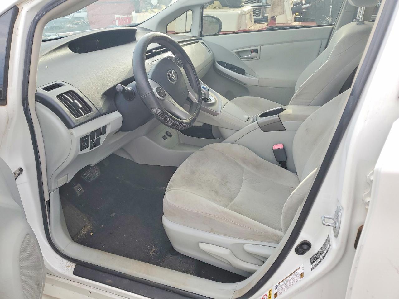 2012 Toyota Prius Two - Фото 7