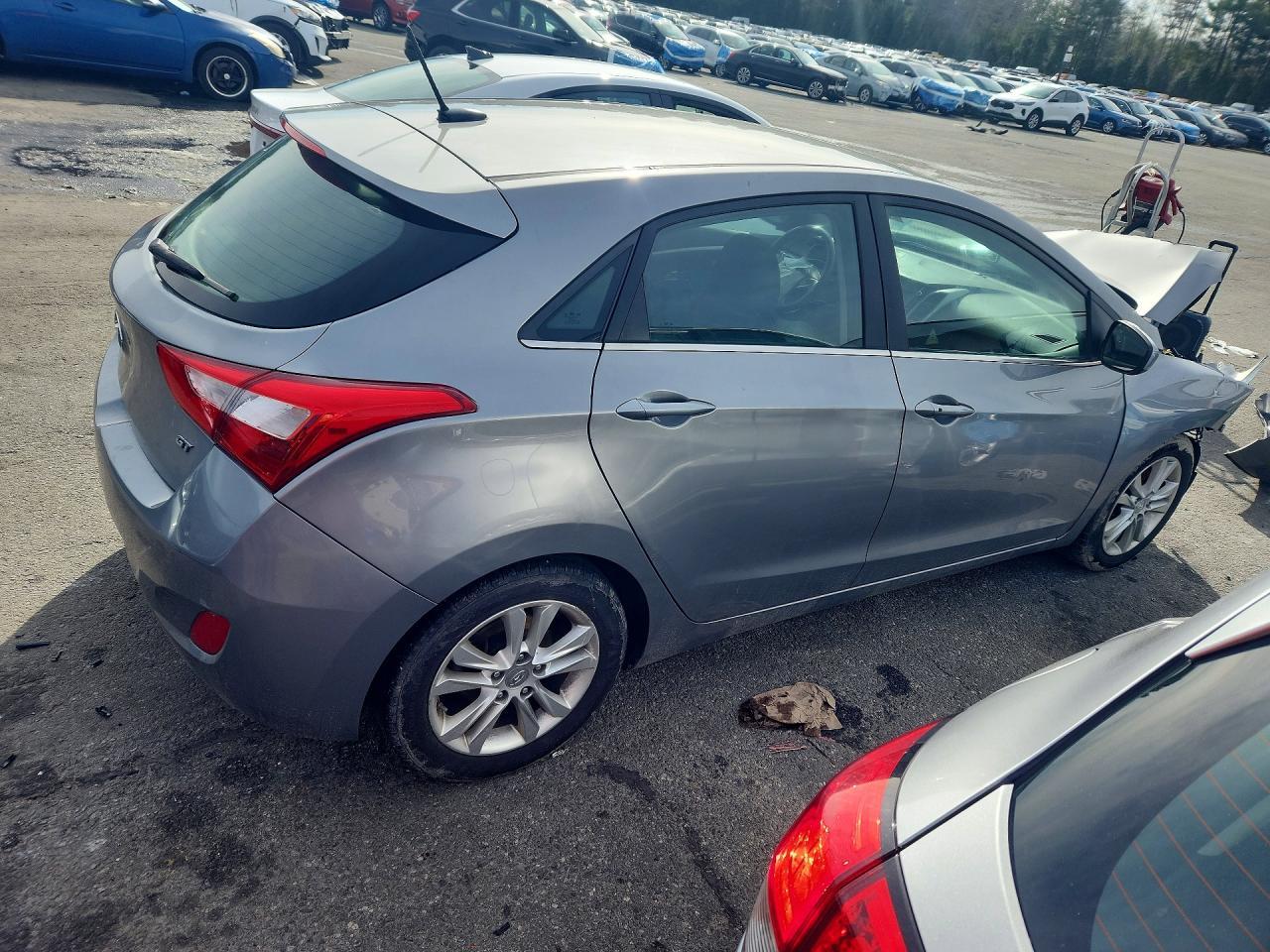 2014 Hyundai Elantra Gt Base - Image 3
