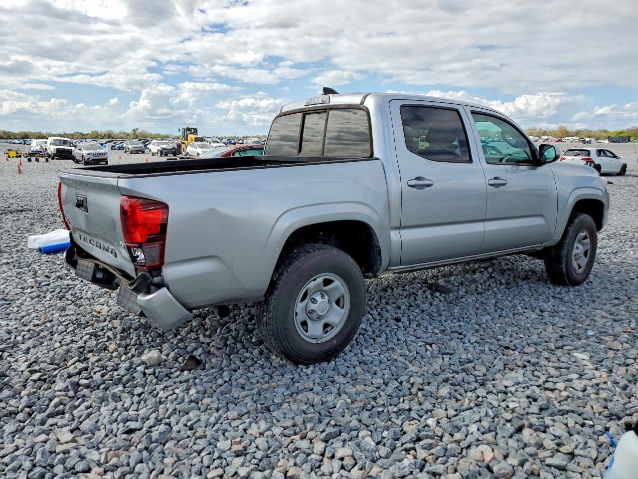 2022 Toyota Tacoma Sr V6 - Фото 3