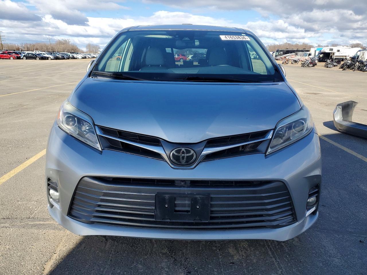 2019 Toyota Sienna - Image 5