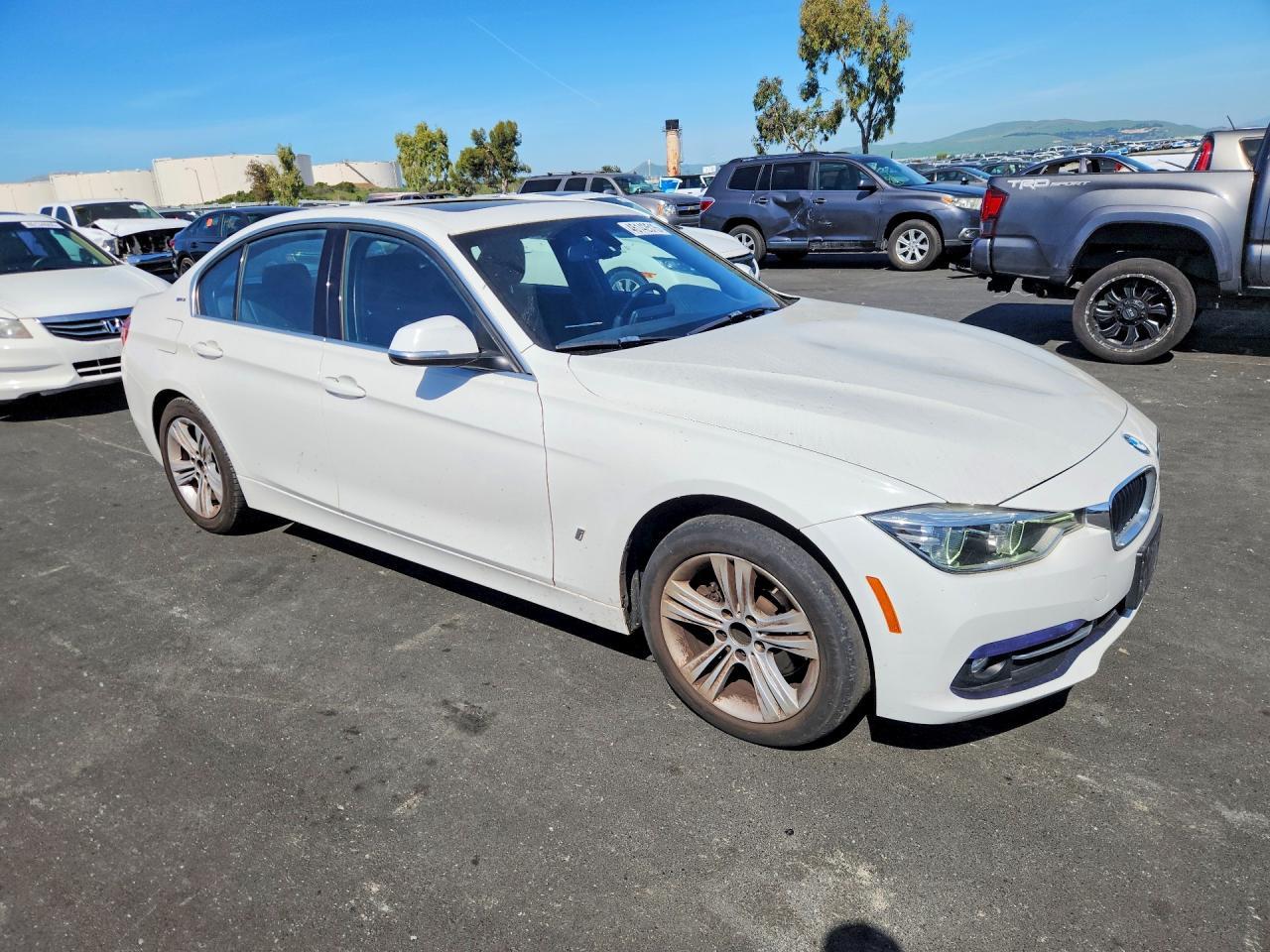 2018 BMW 330E - Фото 4