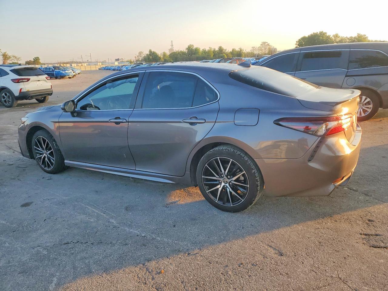 2024 Toyota Camry Se - Image 2