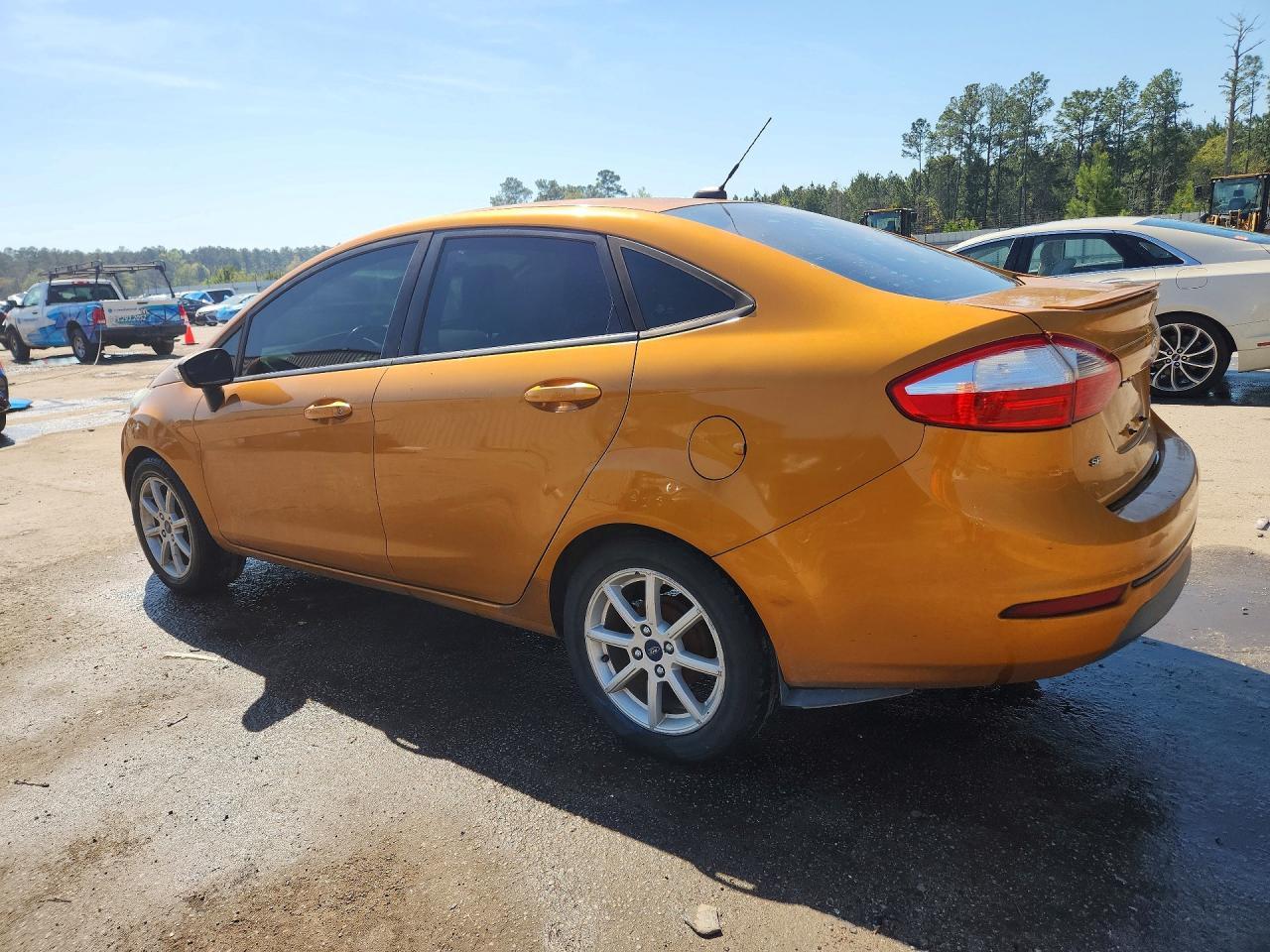 2016 Ford Fiesta Se - Фото 2