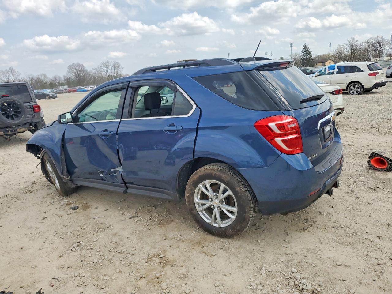 2017 Chevrolet Equinox Lt - Image 2