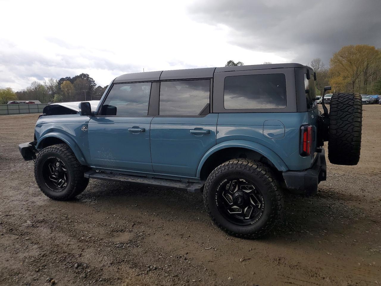2023 Ford Bronco Base - Image 2