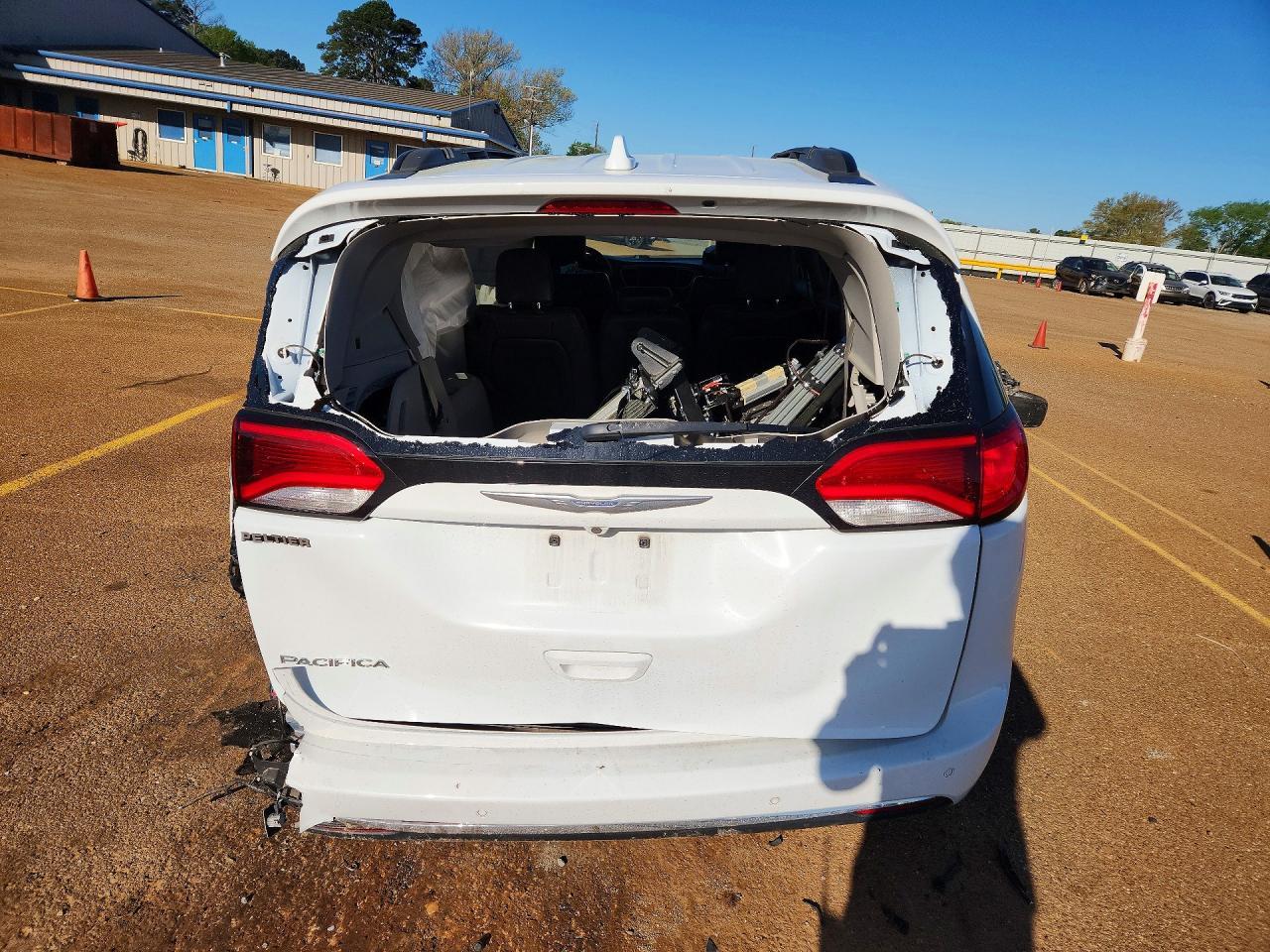 2017 Chrysler Pacifica Touring L - Фото 6