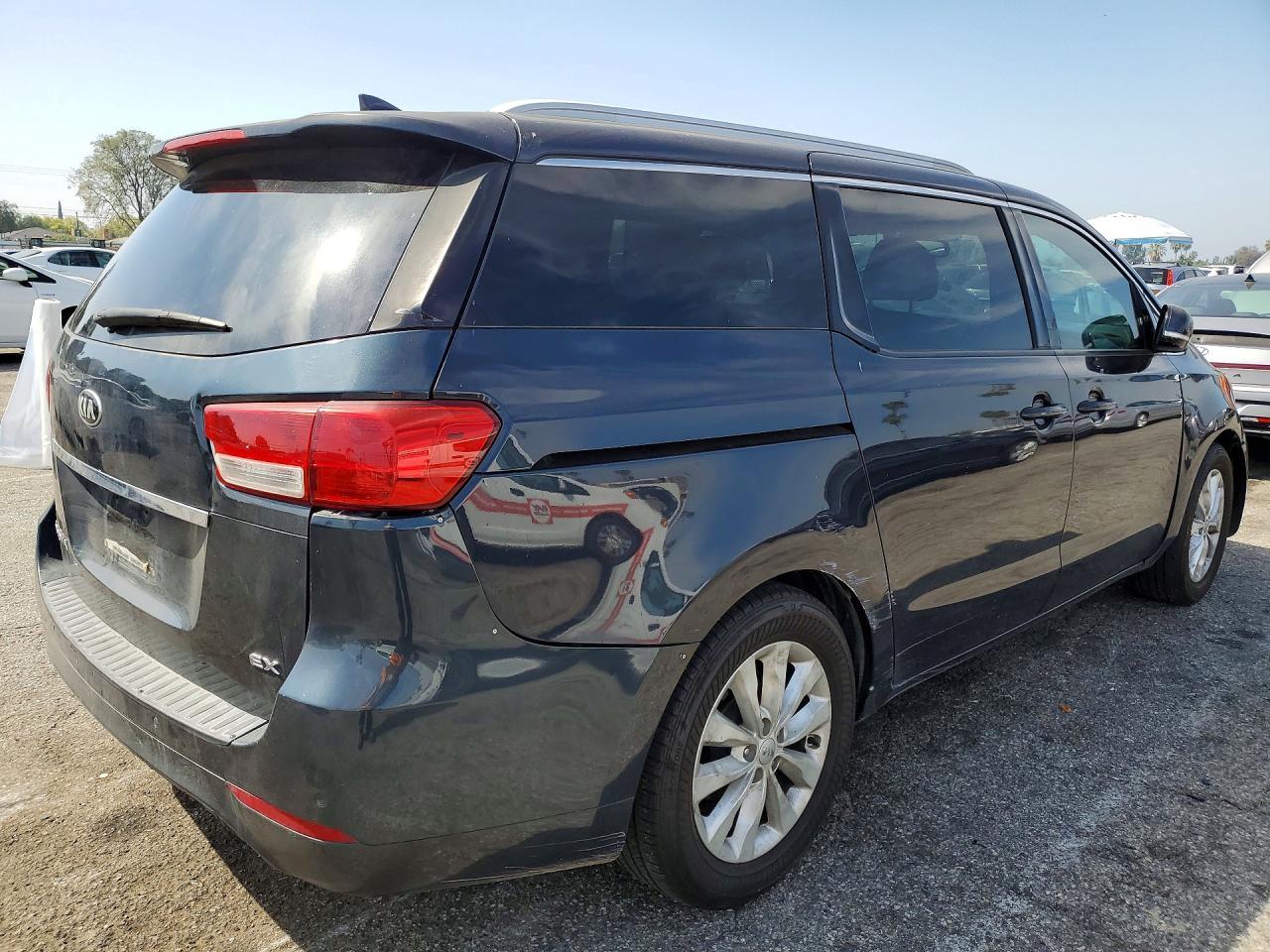 2015 Kia Sedona Ex - Image 3