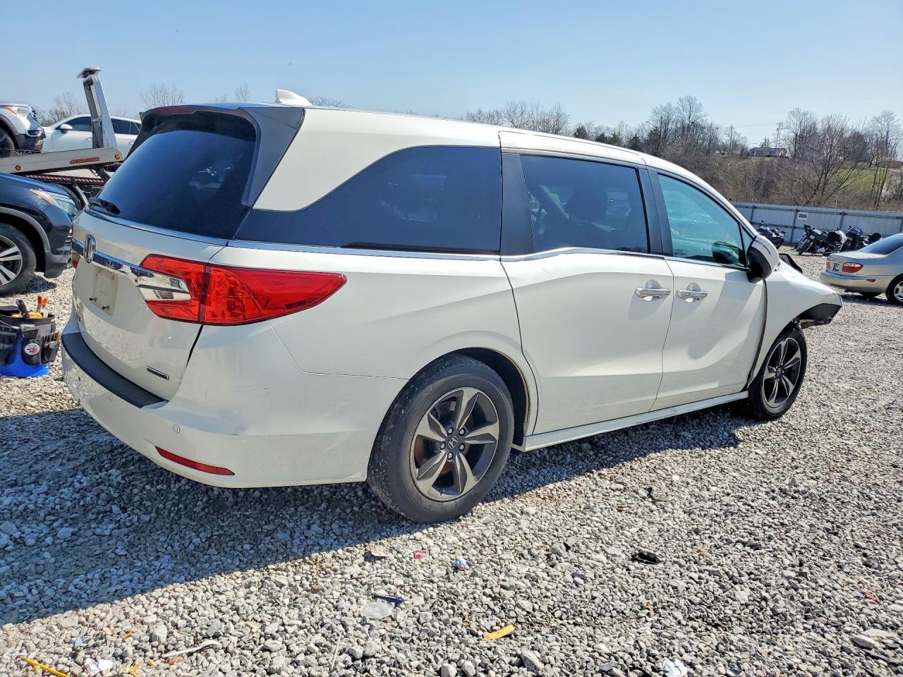 2019 Honda Odyssey Touring - Image 3