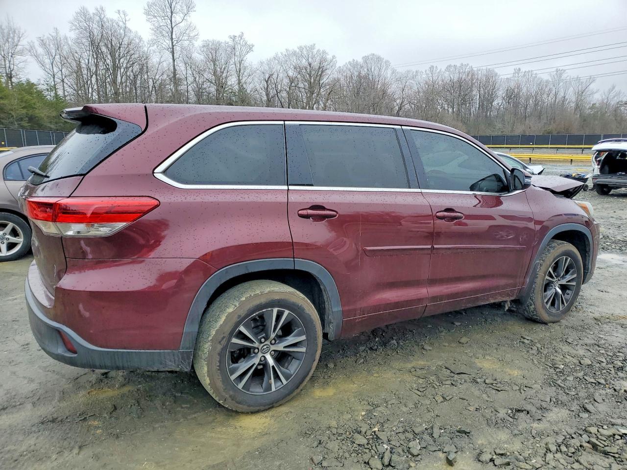 2018 Toyota Highlander Le - Image 3