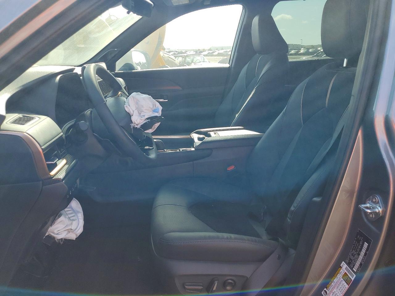 2025 Toyota Grand Highlander Hybrid Max Platinum - Image 7