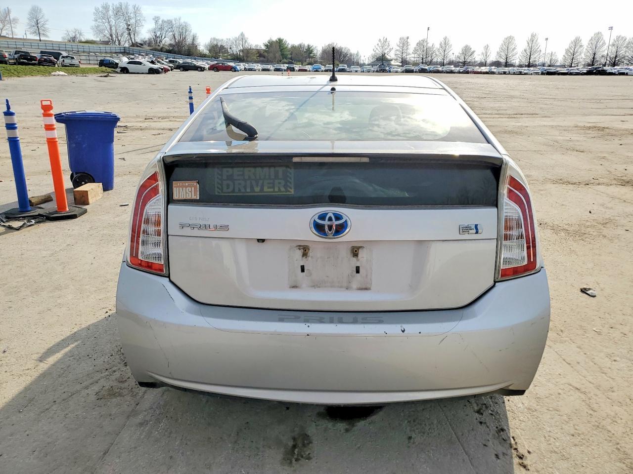 2015 Toyota Prius Two - Фото 6