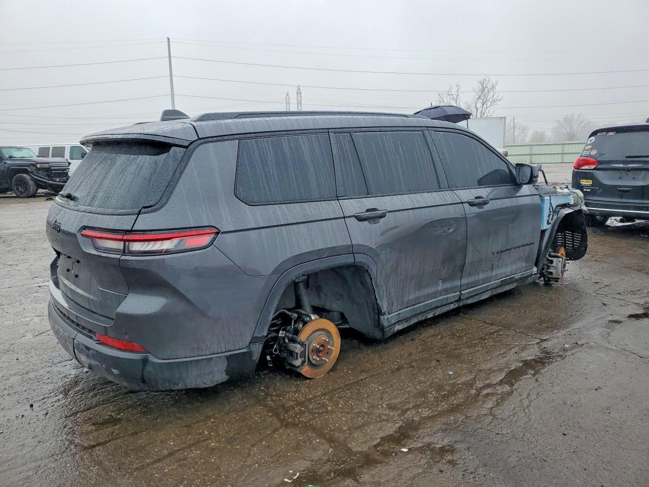 2023 Jeep Grand Cherokee L Laredo - Image 3