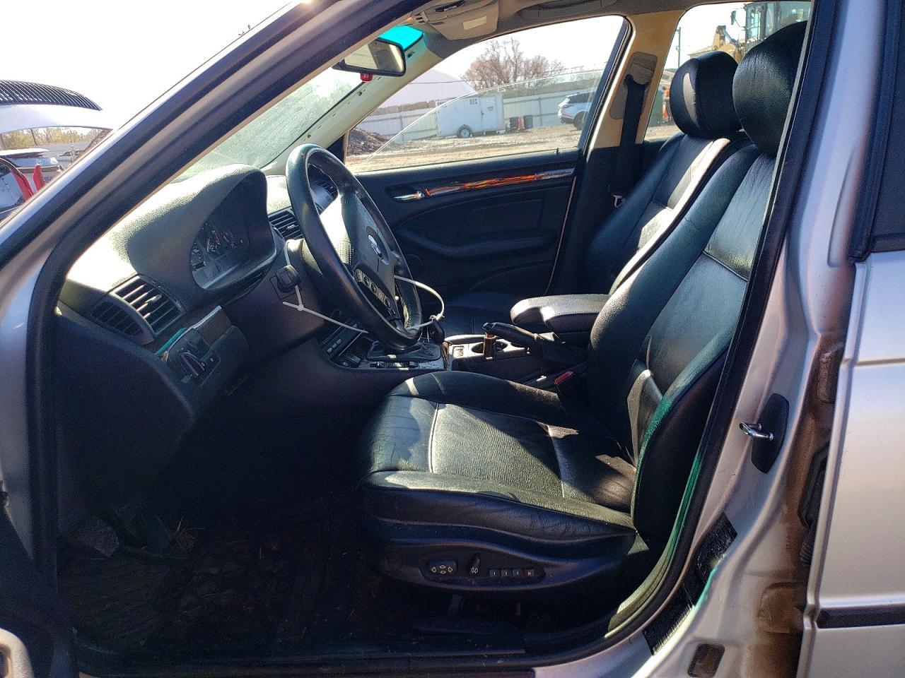 2002 BMW 325 Xi - Image 7