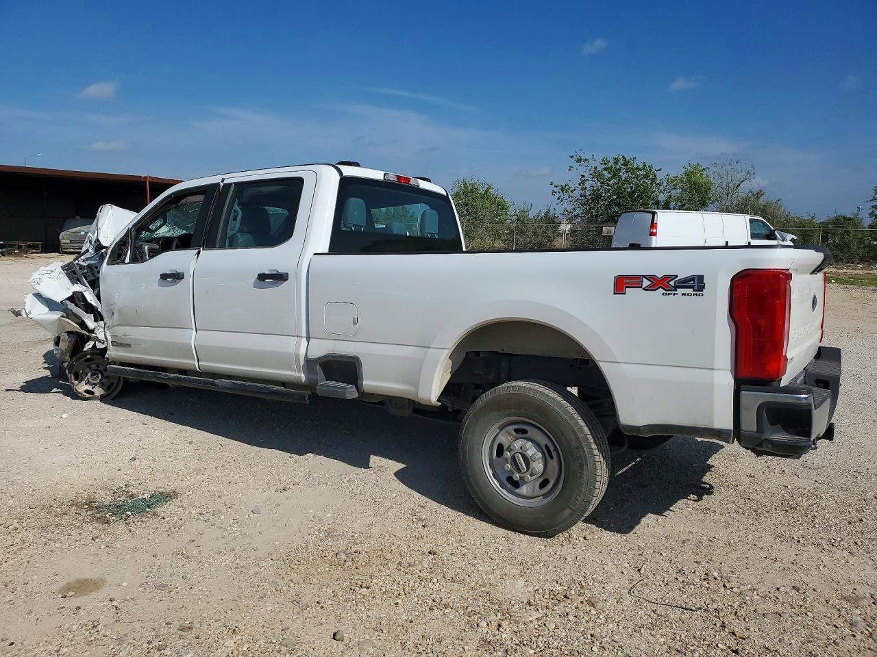 2024 Ford F250 Super Duty - Фото 2