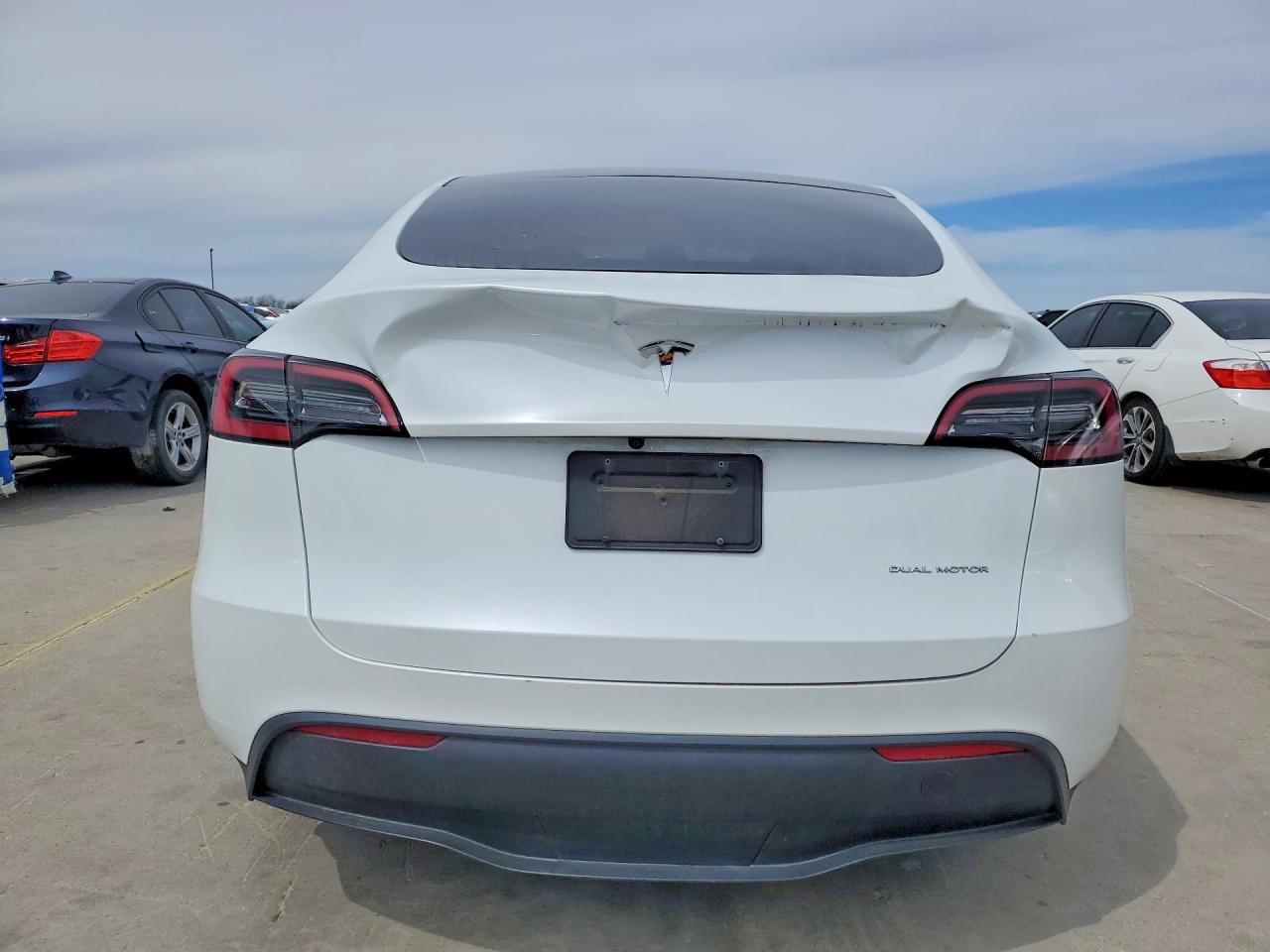 2023 Tesla Model Y - Image 6