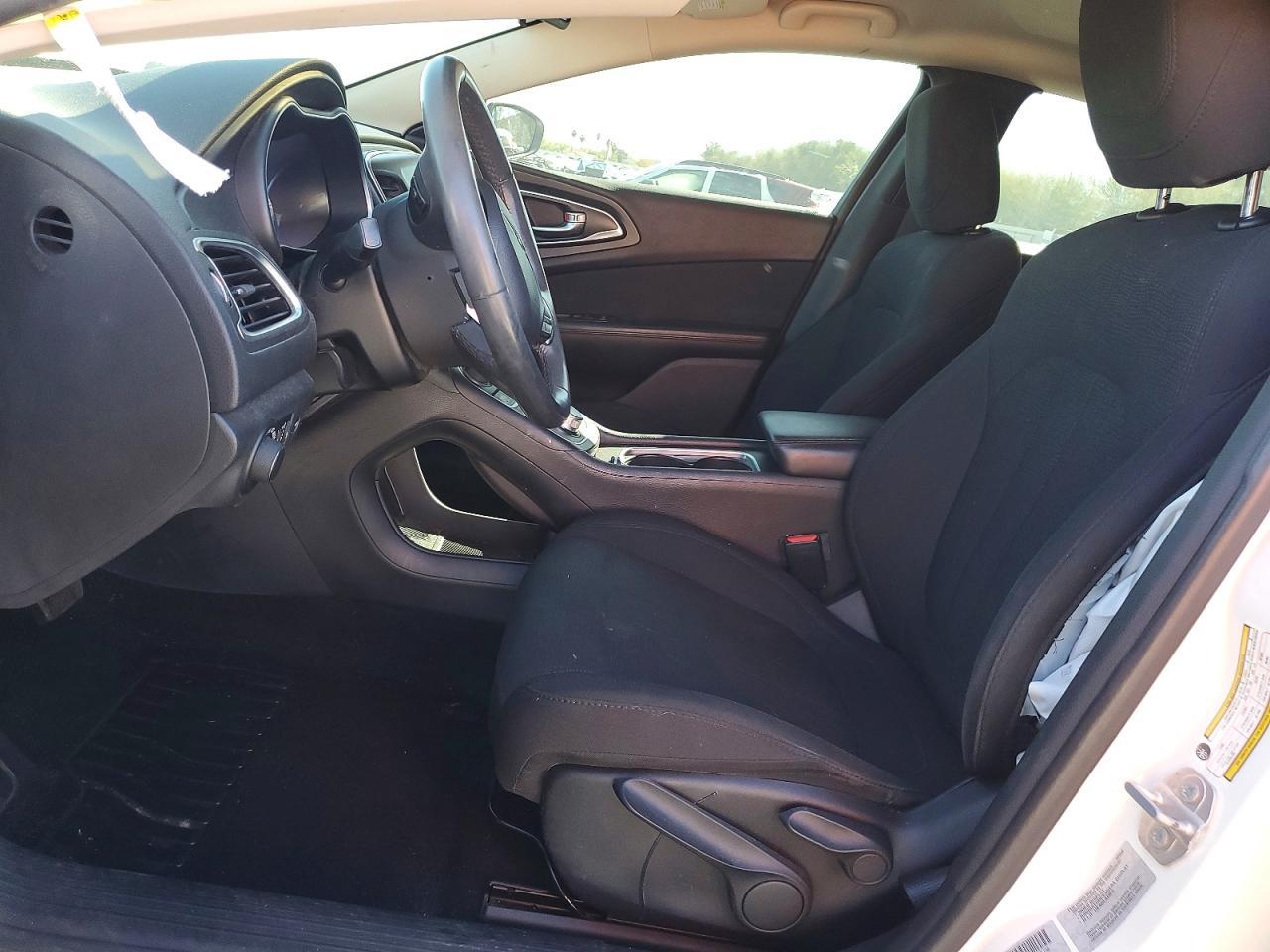 2016 Chrysler 200 Lx - Image 7