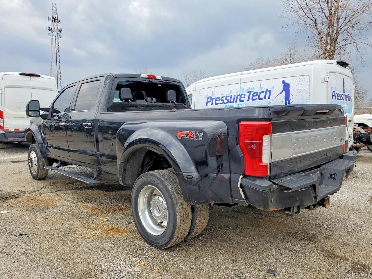 2017 Ford F450 Super Duty - Фото 2