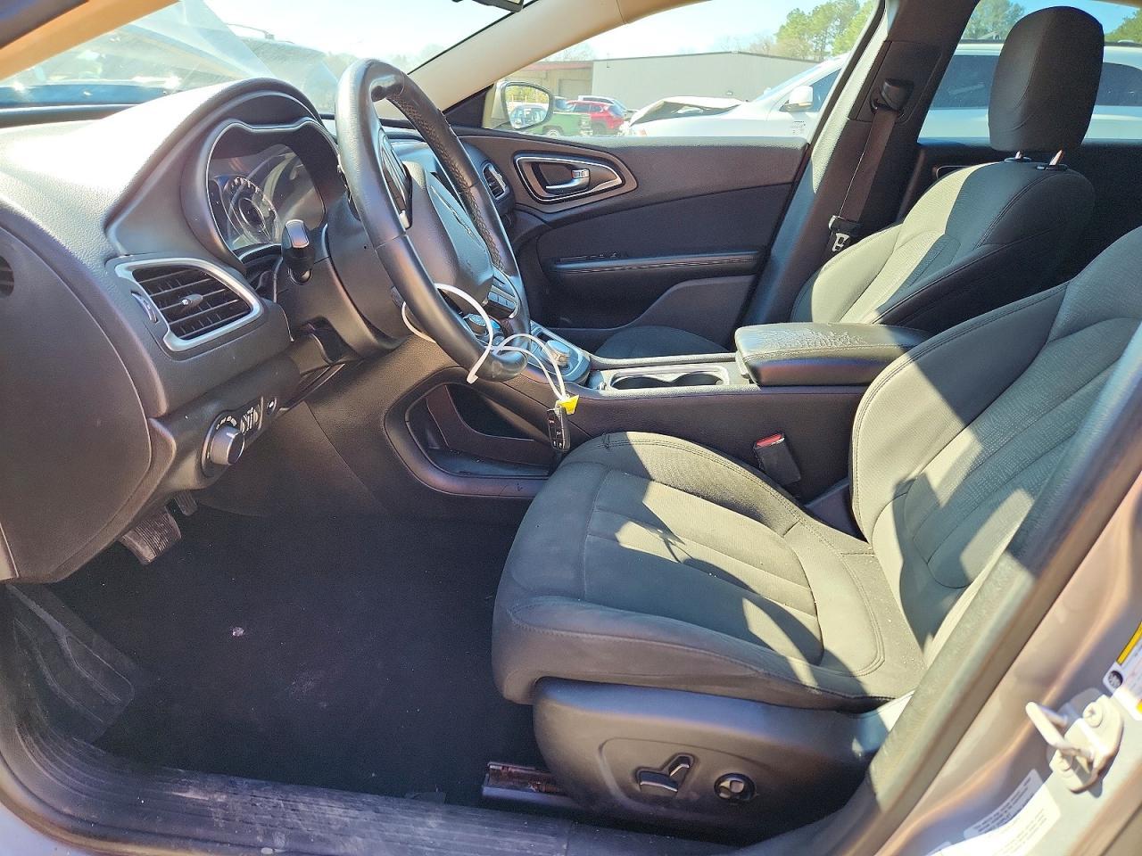 2016 Chrysler 200 Limited - Image 7