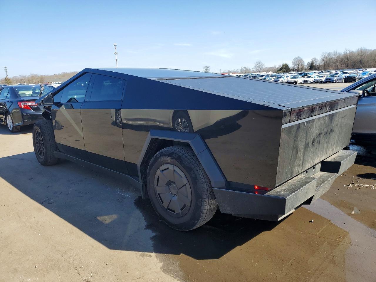 2025 Tesla Cybertruck - Image 2