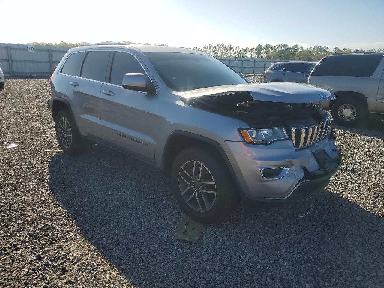 2019 Jeep Grand Cherokee Laredo - Image 4