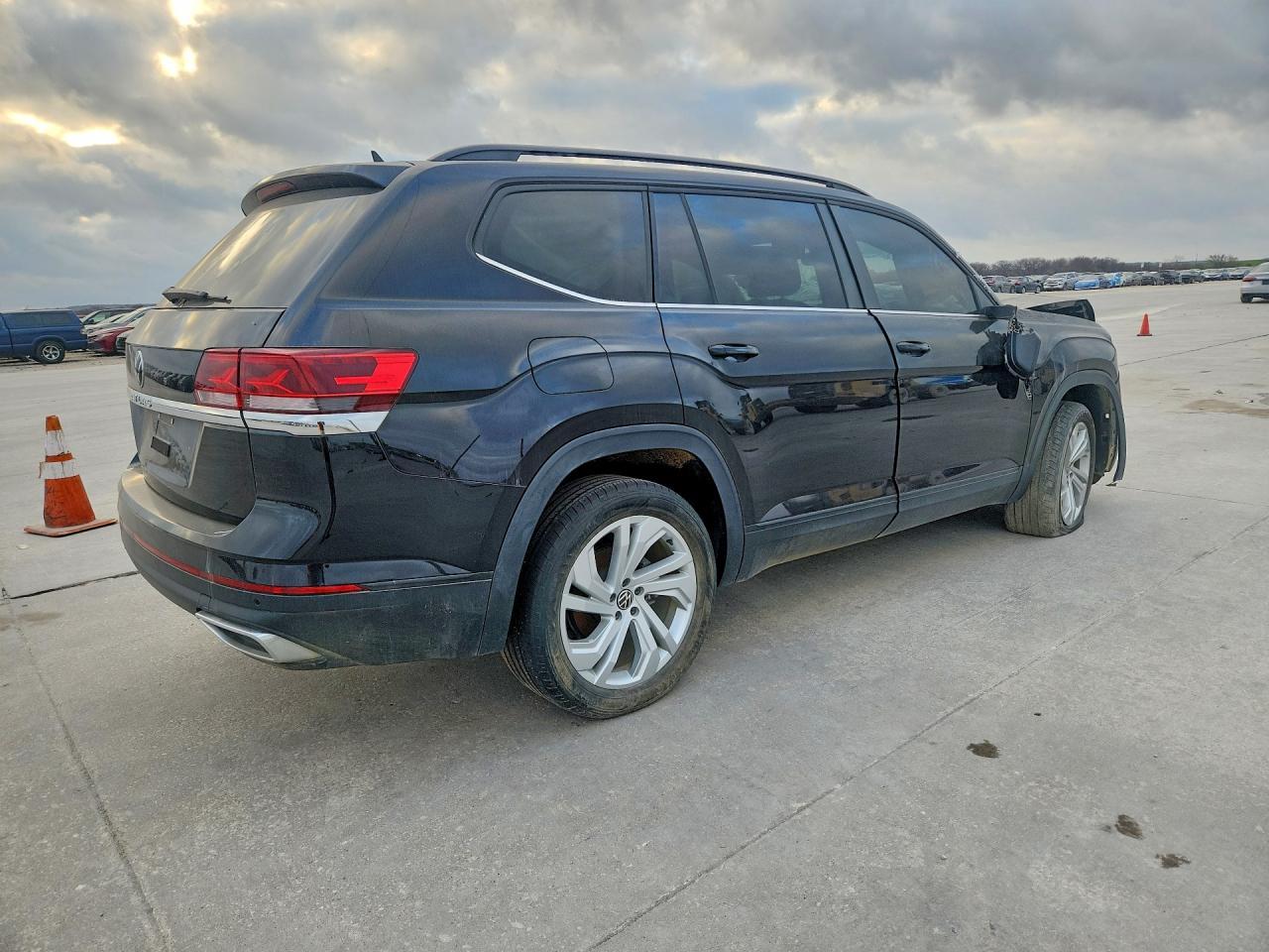 2021 Volkswagen Atlas Se - Фото 3