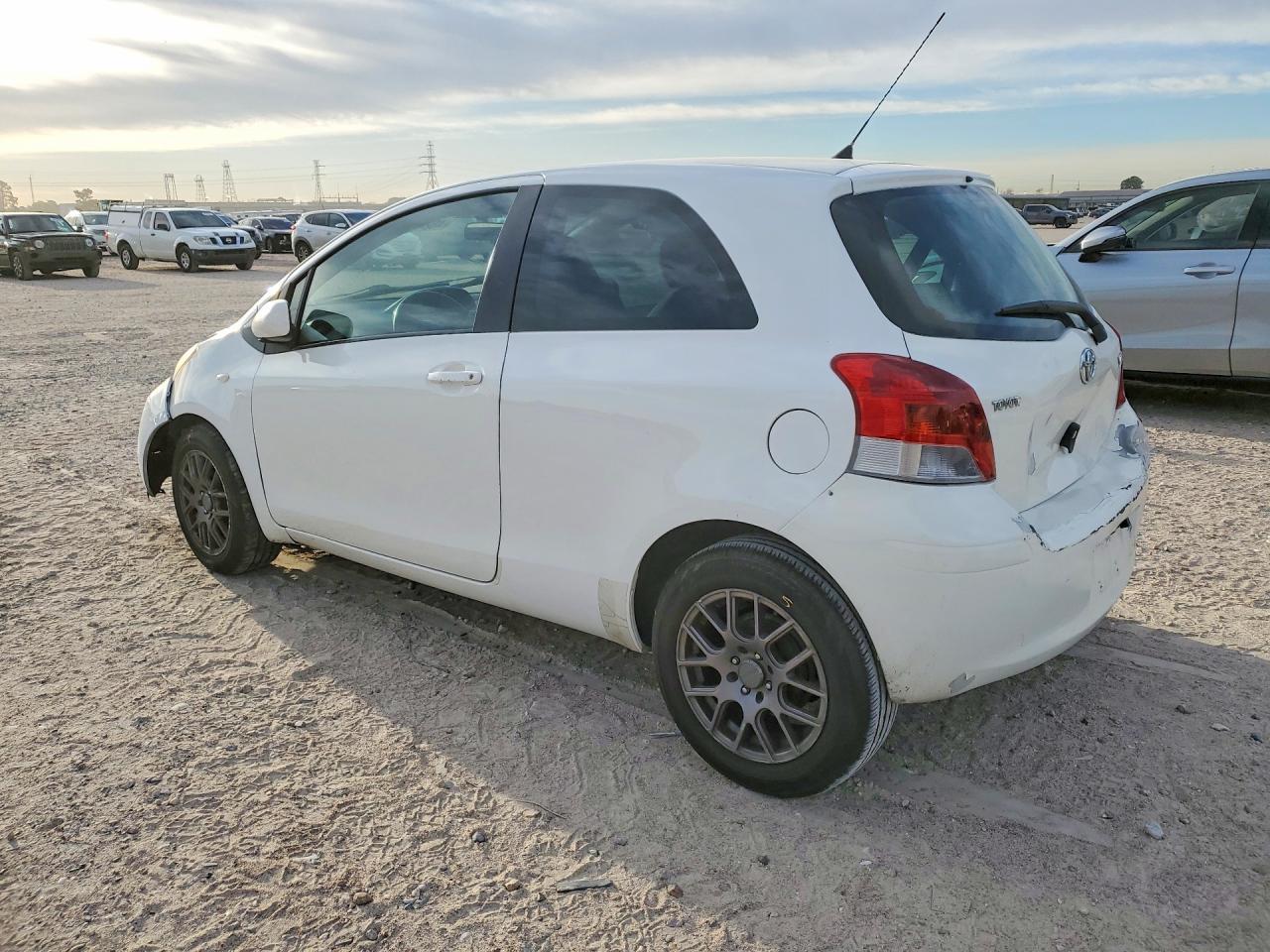 2010 Toyota Yaris Base - Image 2