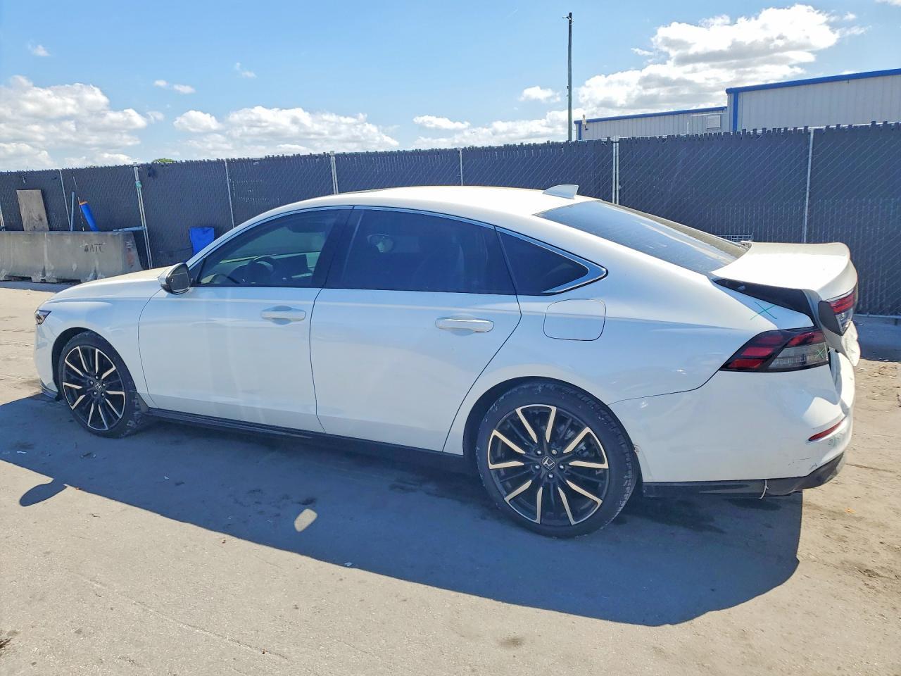 2024 Honda Accord Touring Hybrid - Фото 2