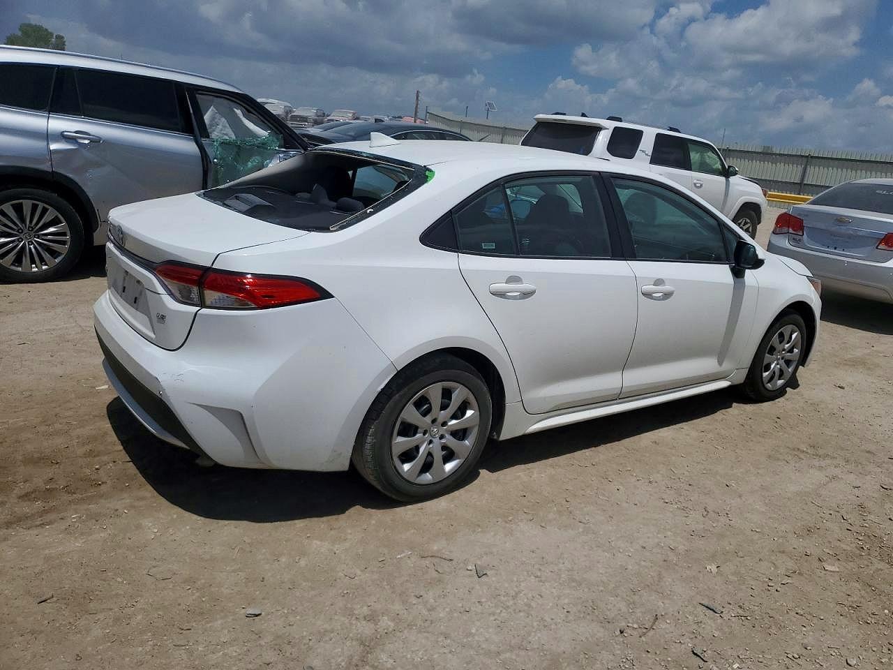 2021 Toyota Corolla Le - Image 3
