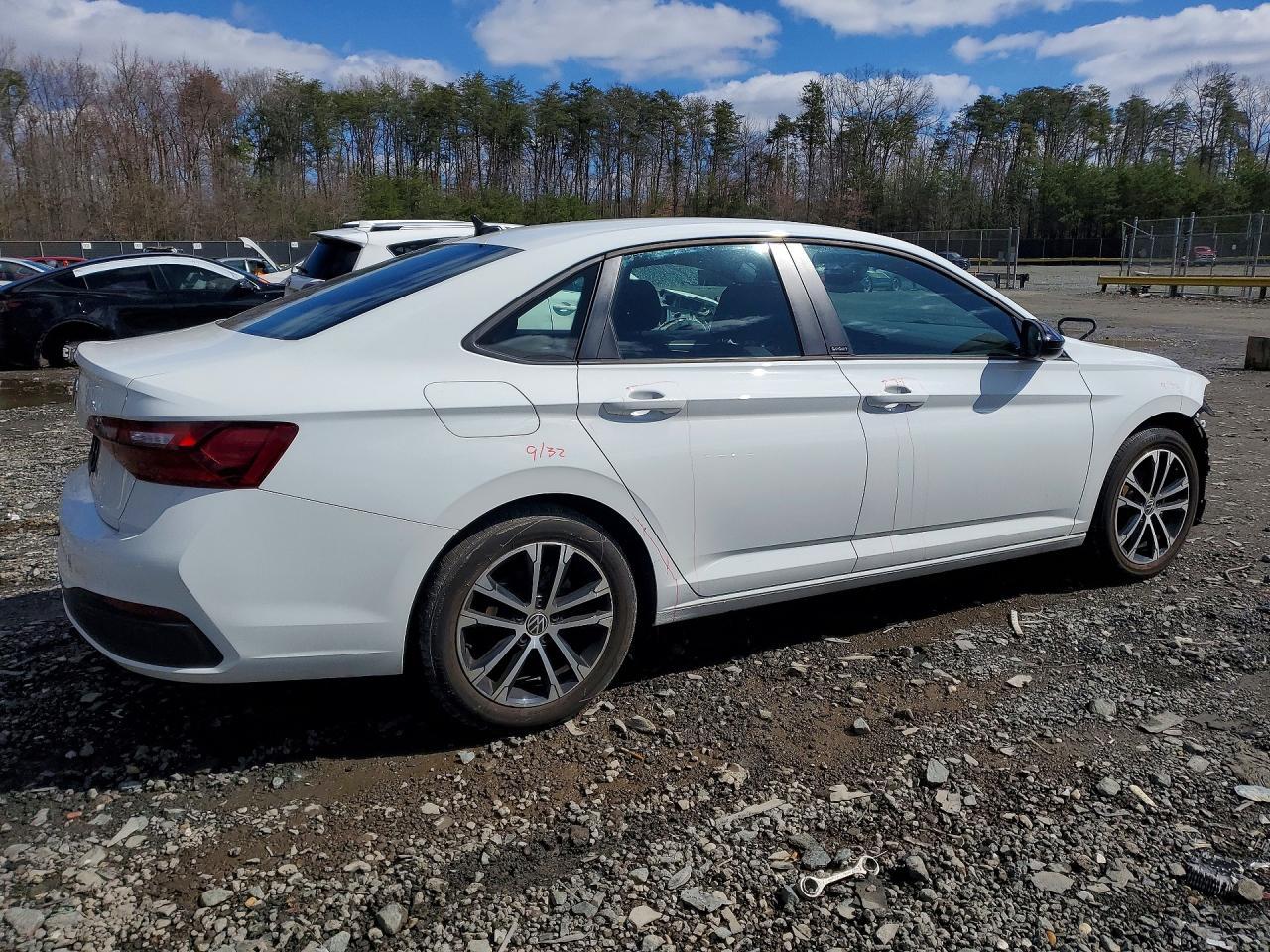 2024 Volkswagen Jetta Sport - Image 3