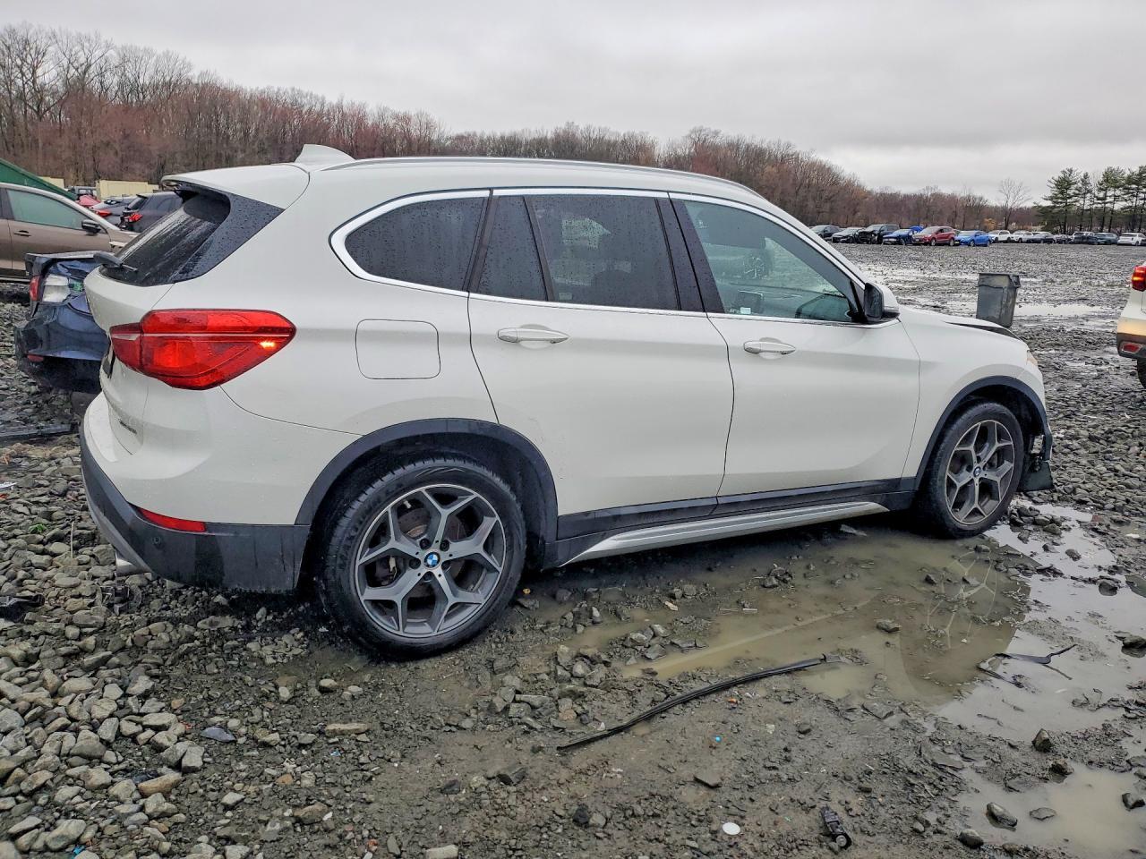 2019 BMW X1 xDrive28I - Image 3